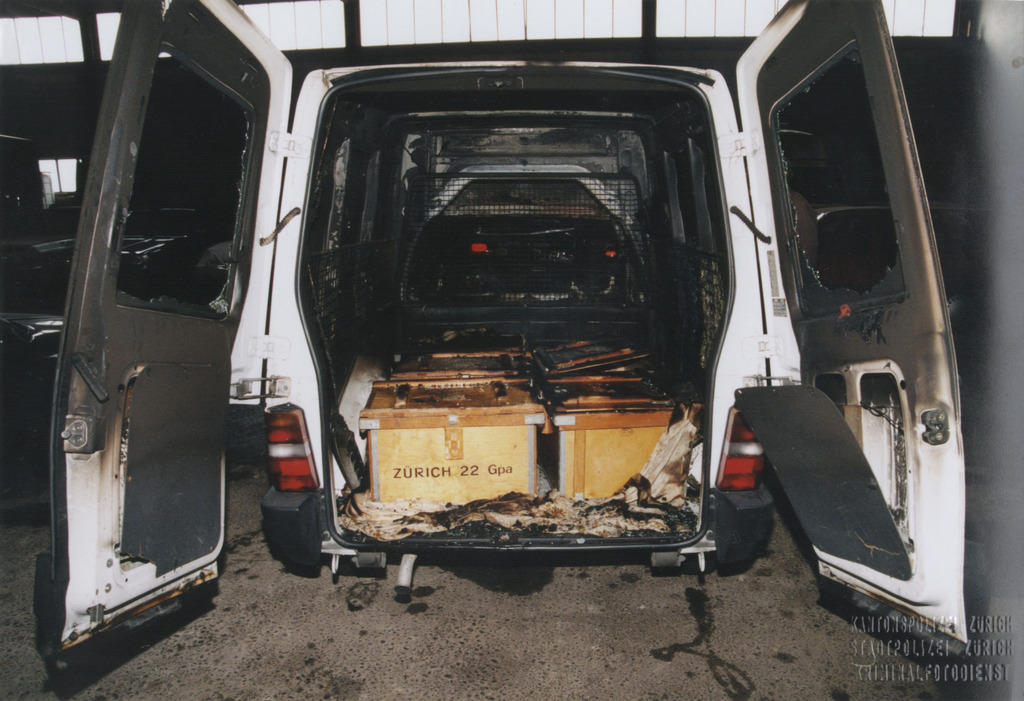 Il furgoncino Fiat fiorino usato per la rapina