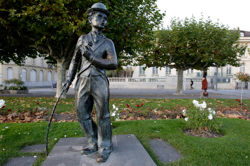La statua di Chaplin sul lungolago di Vevey: quasi un luogo di pellegrinaggio per i suoi ammiratori