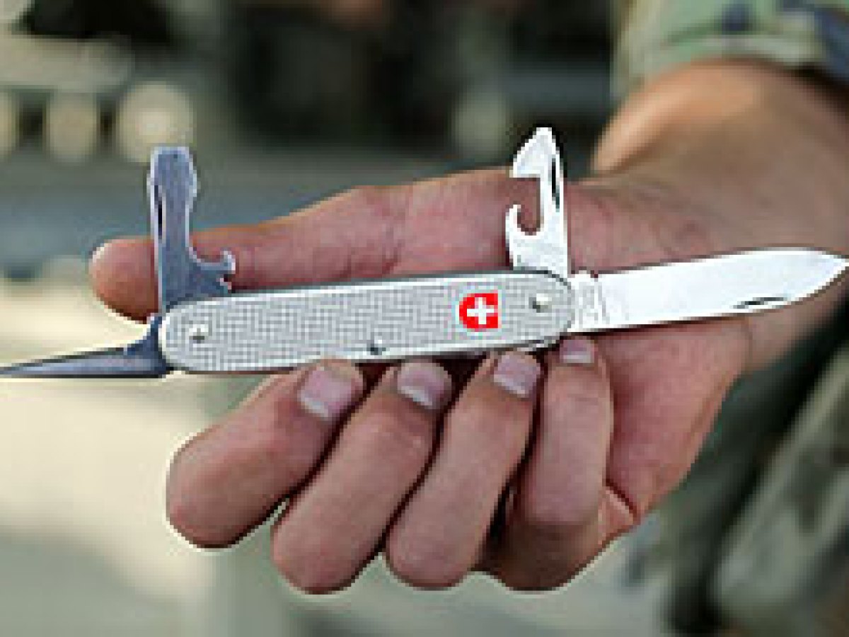 スイス アーミーナイフ WONDER KNIFE ビンテージ 巨大アーミーナイフがウェンガーを研ぎ澄ます - SWI swissinfo.ch