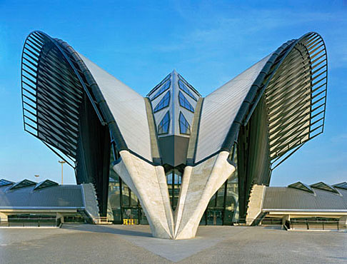 La stazione del TGV «Saint-Exupéry» a Lyon-Satolas, progettata da Santiago Calatrava (Francia 1999)
