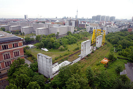 ورشة بناء مركز التوثيق المُسمّى طوبوغرافيا الرعب المتوقفة في برلين