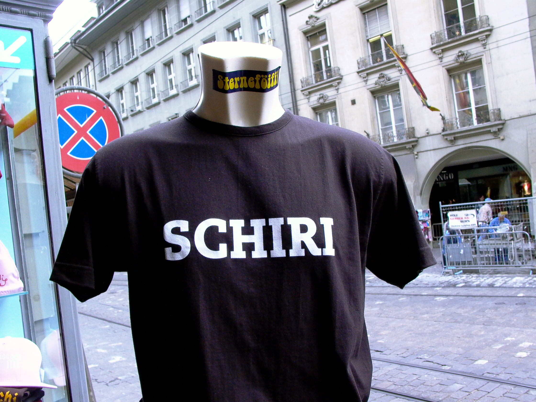 Camiseta com palavra em dialeto suíço-alemão