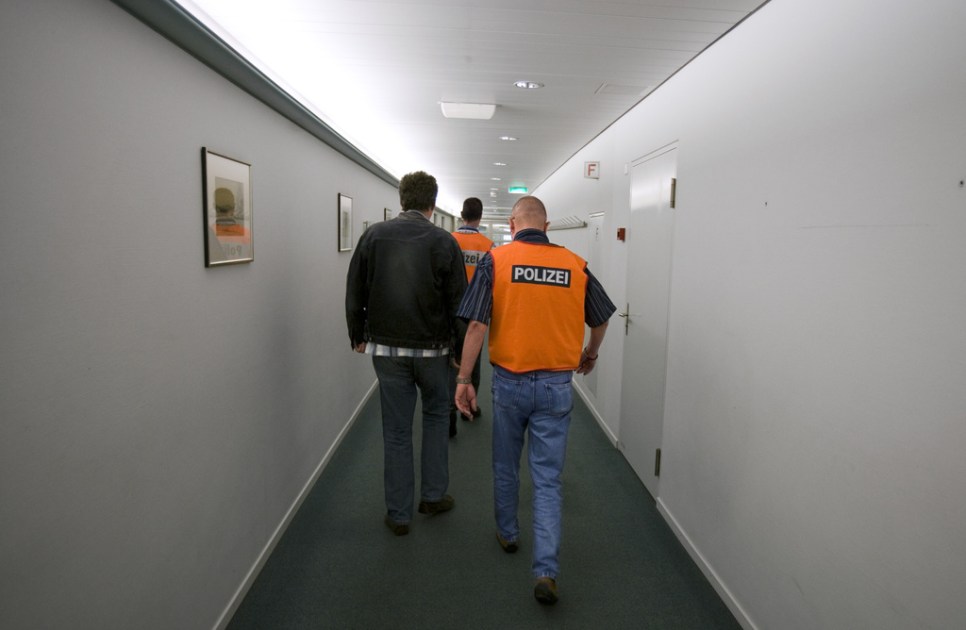 Swiss set for heated campaign on expulsion vote - SWI swissinfo.ch