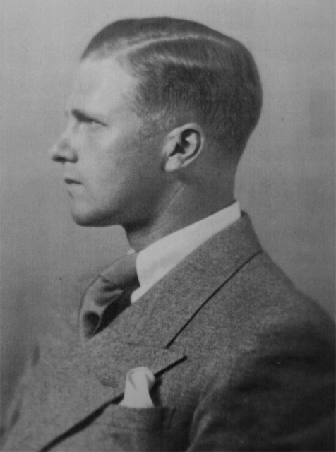 Homme en costume des années 1930