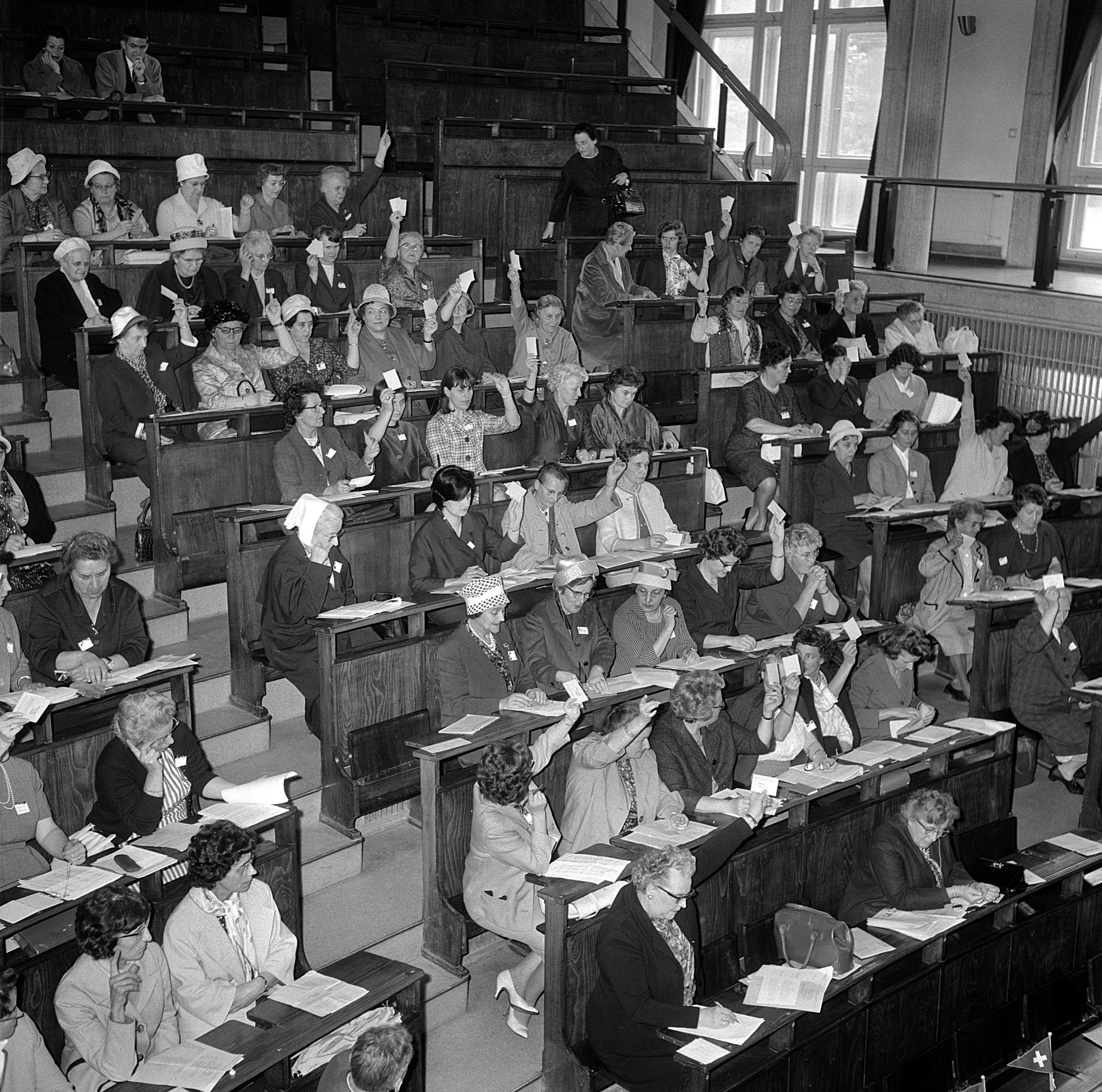Mujeres en un auditorio