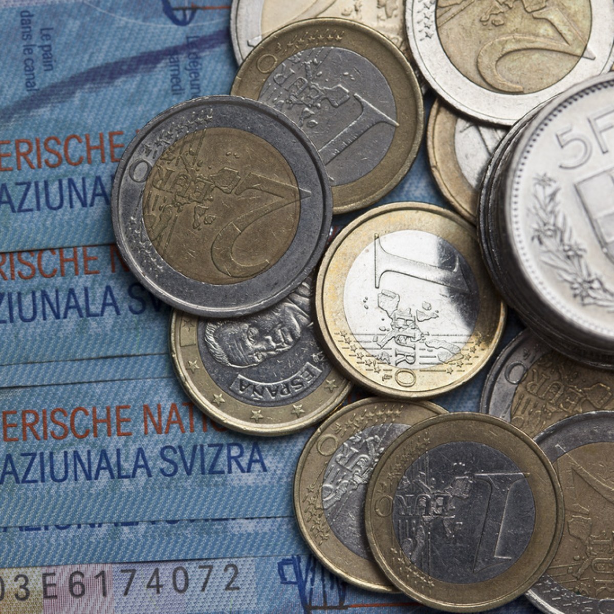 瑞郎坚挺，瑞士犯愁- SWI swissinfo.ch