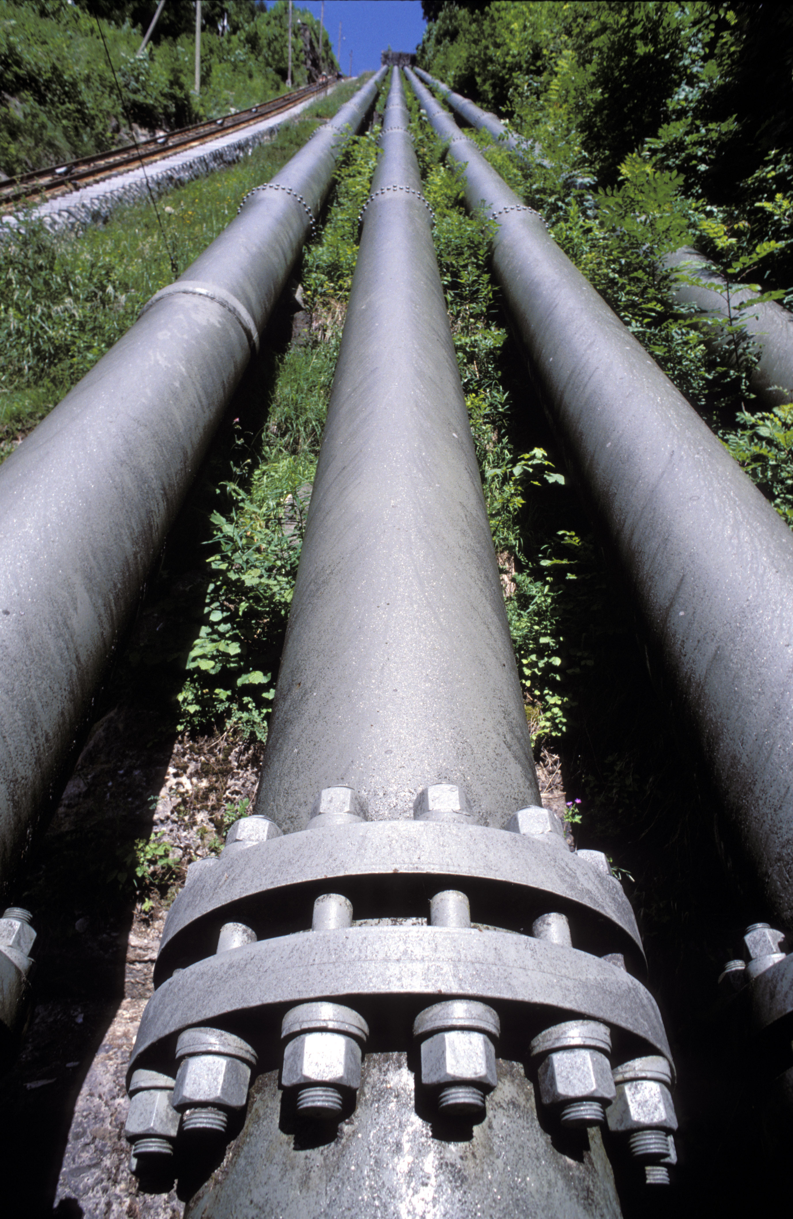 Трубопроводы для ринудительной подачи воды, долина Верзаска, Тичино.