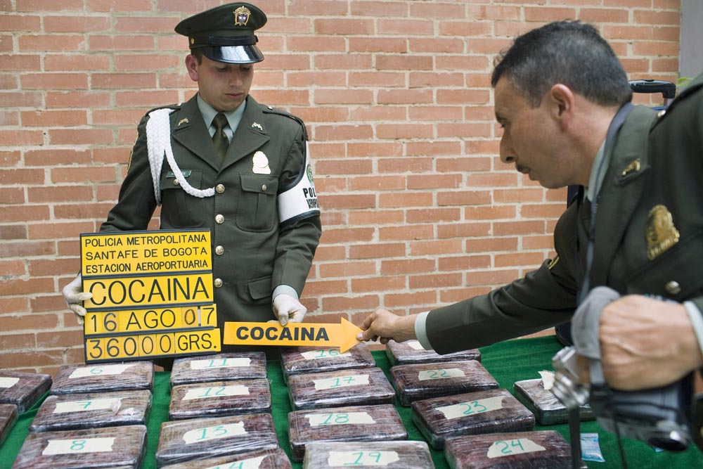 Police confiscated a bag belonging to traffickers at Bogota's domestic airport which contained 35 kilos of cocaine. They had used a false airline sticker on a flight bound for San Andrés, a Colombian island in the Caribbean Sea, off the coast of Nicaragua