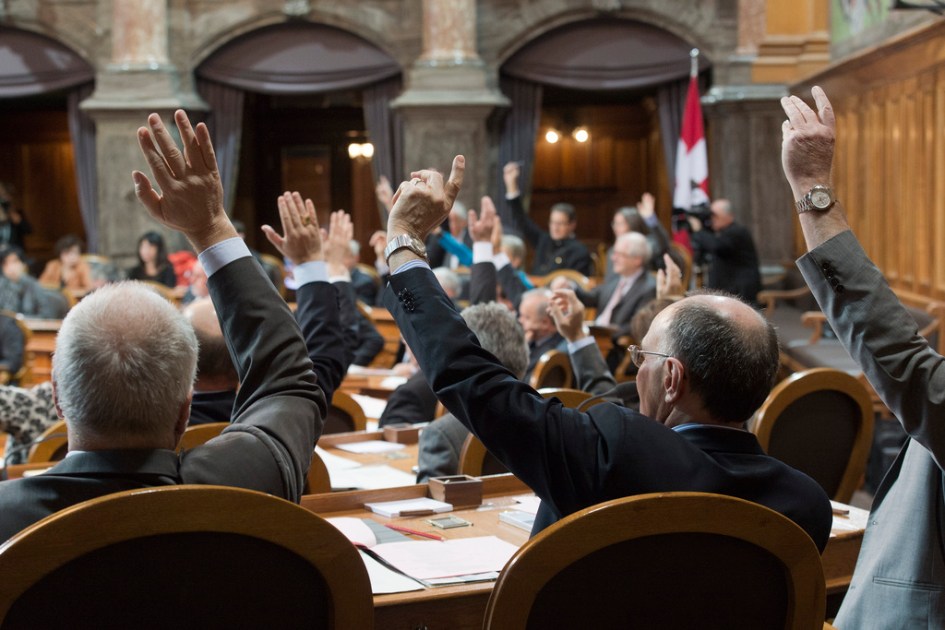 Handraising assigned to history books - SWI swissinfo.ch