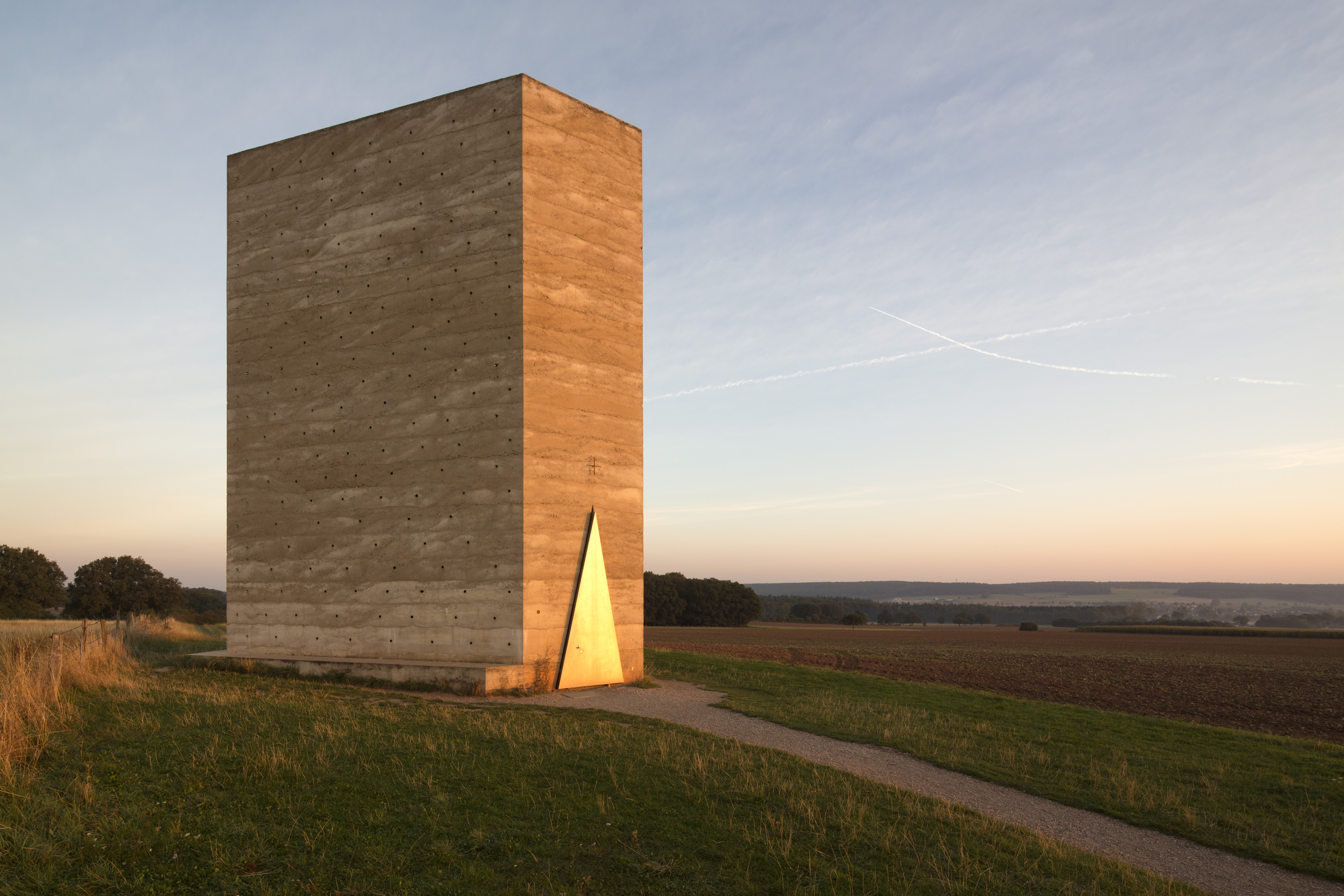 Bruder Klaus Field Chapel (Capilla del Hermano Klaus), Mechernich-Wachendorf, Alemania.