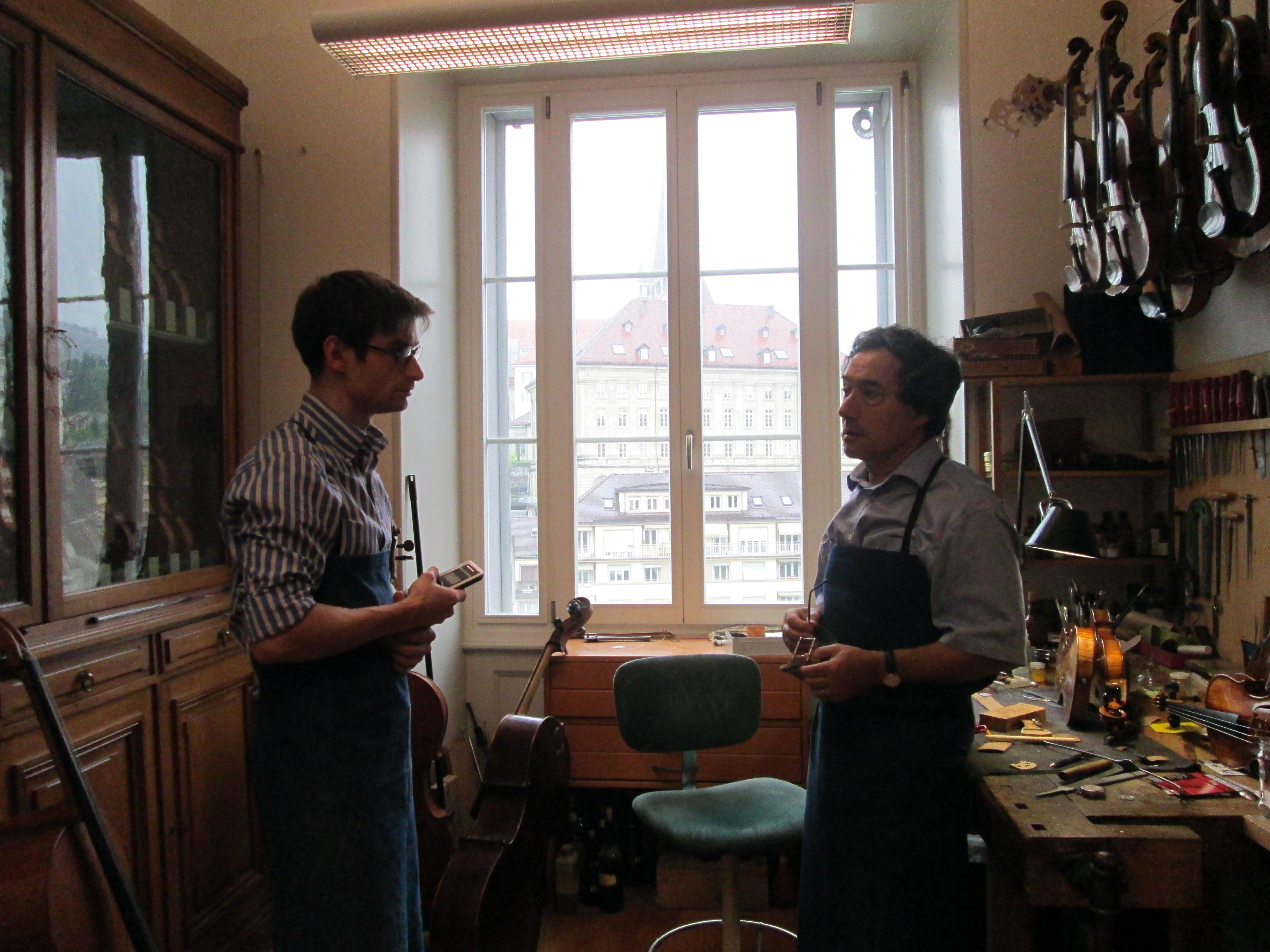 blog jpn Mr Mastrangelo and Young luthier (1)