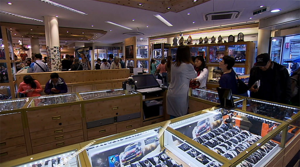 中国游客在瑞士购买手表
