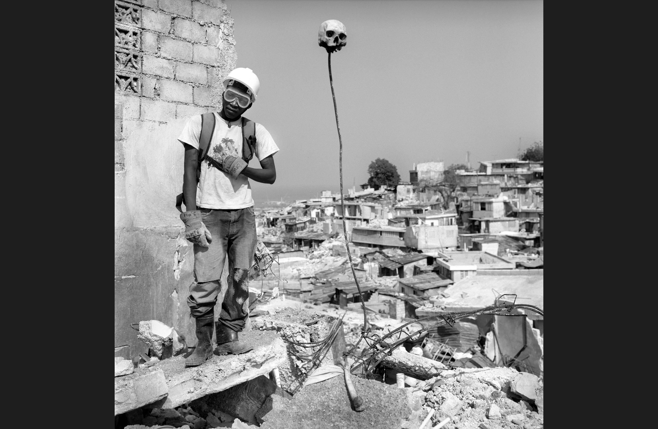 Madame Sergo, skull on rubble