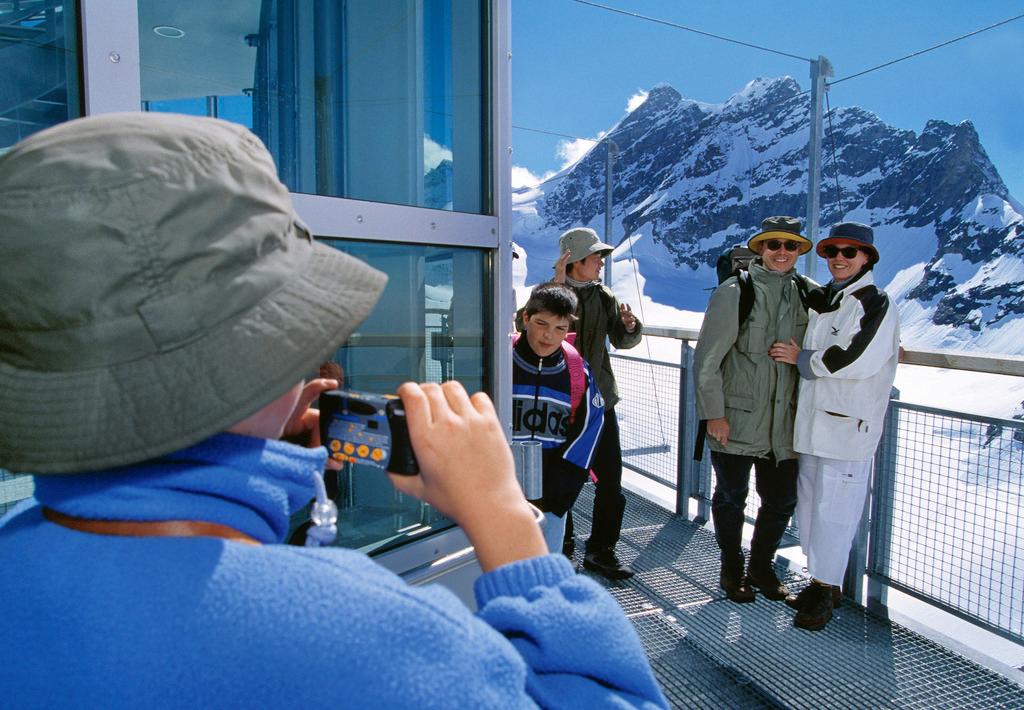 Tourists on the jungfraujoch