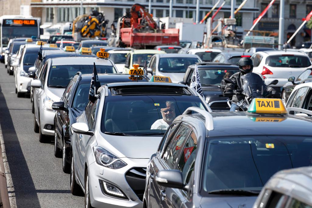 Taxis block Geneva traffic to protest against Uber - SWI swissinfo.ch