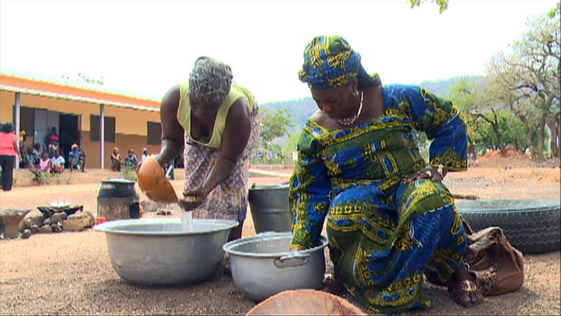 African women at work