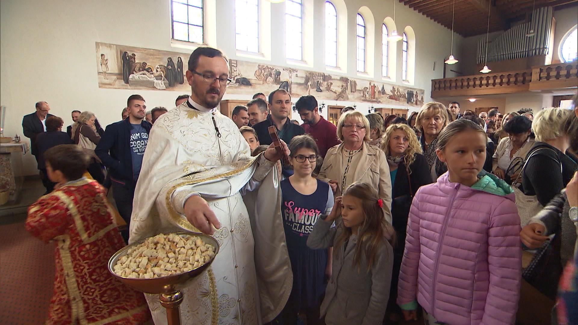 The Serbian-Orthodox community celebrates a service in the Catholic parish of Perlen in Canton Lucerne