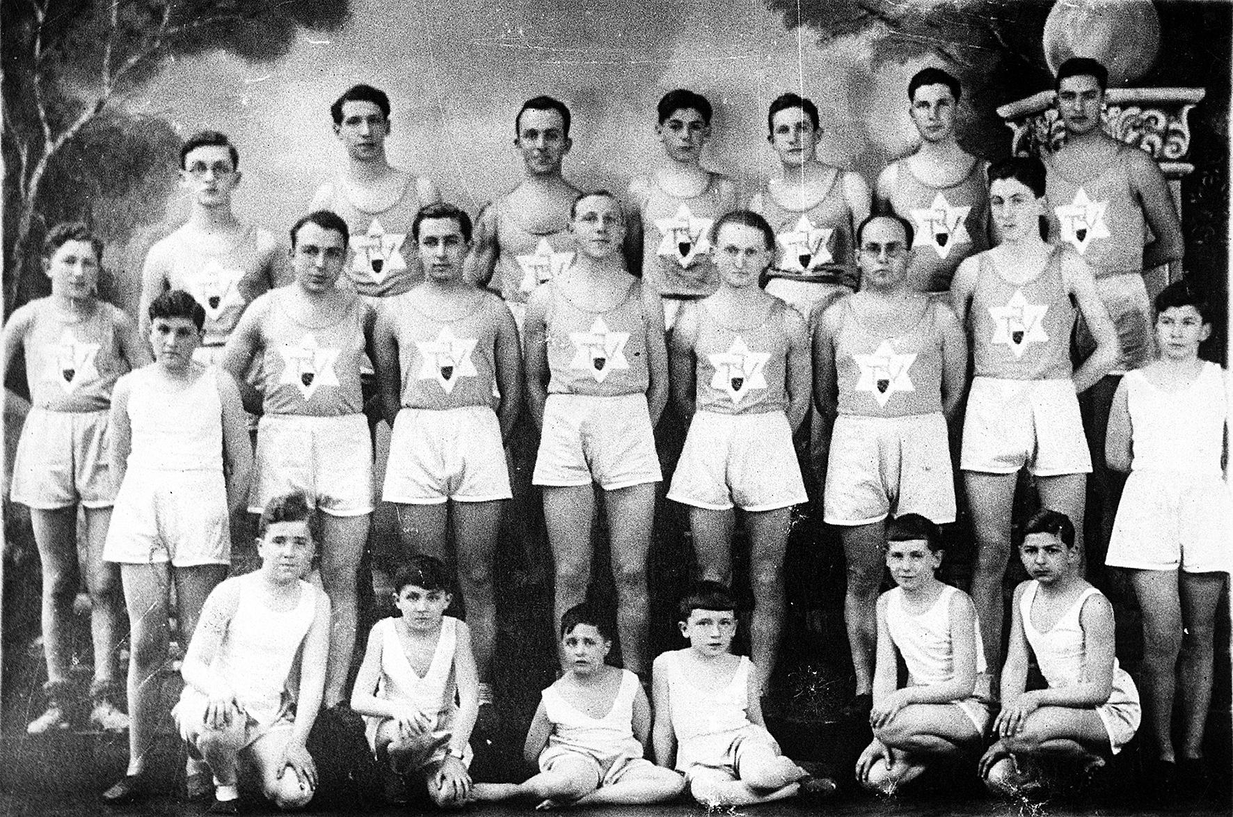 Sportifs en tenue avec une étoile de David