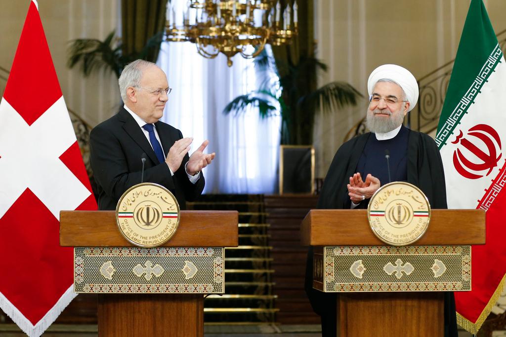 Iranian President Rohani (right) with Swiss economics minister Schneider-Ammann
