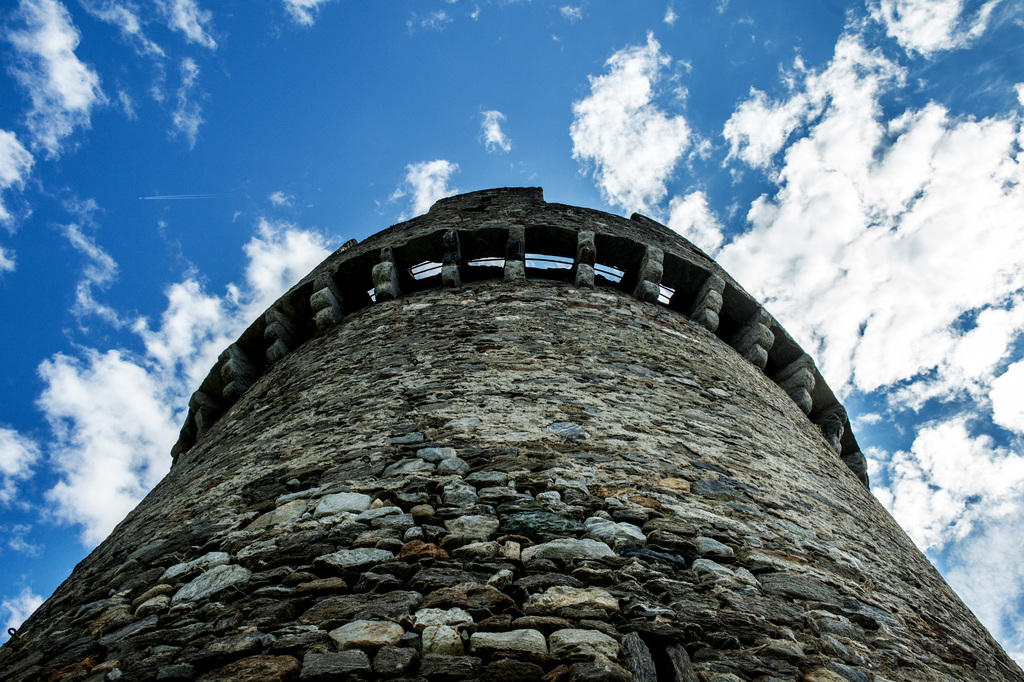 Стены и оборонительные башни замков города Беллинцона (Keystone).