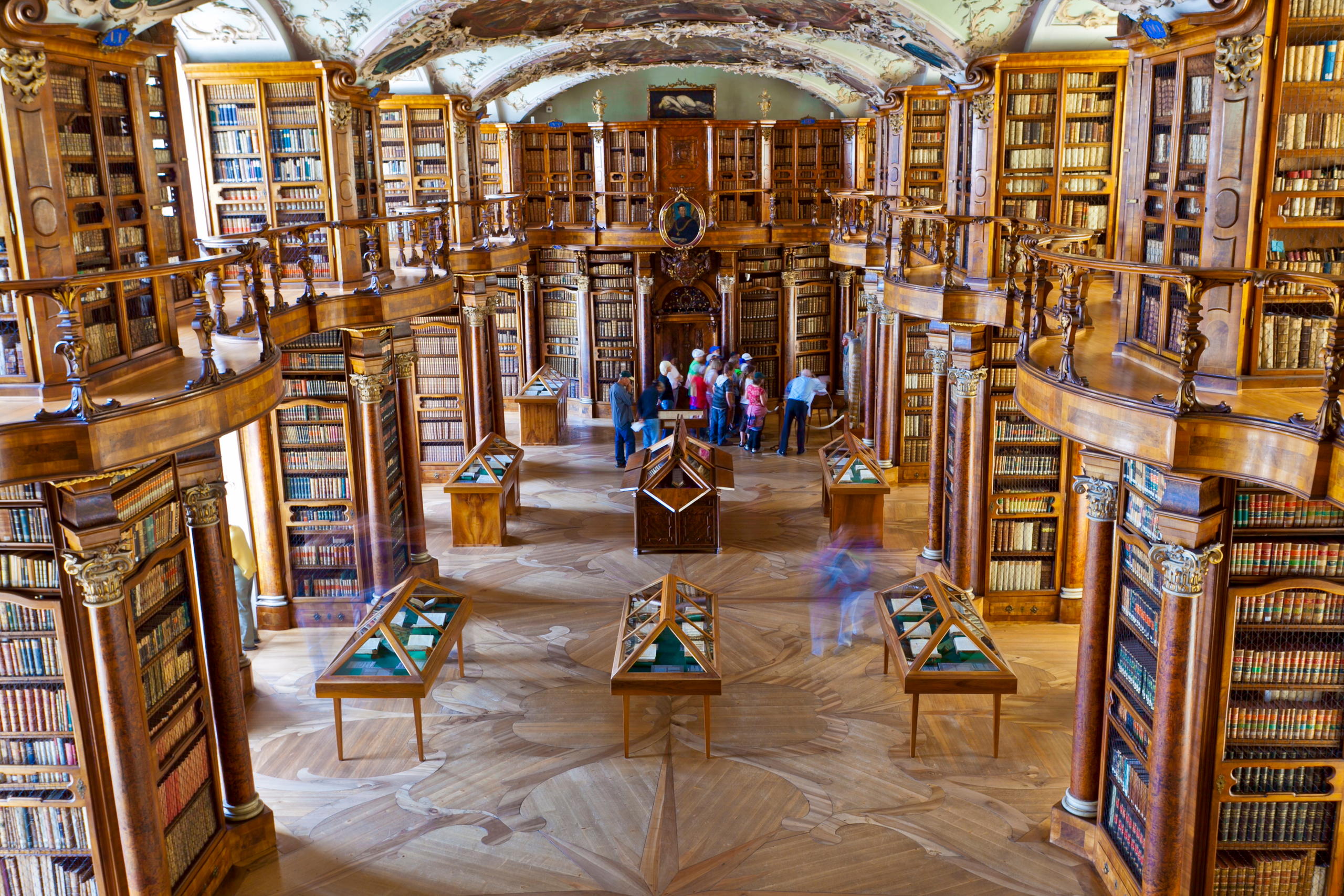 Библиотека монастыря в г. Санкт-Галлен (AFP).