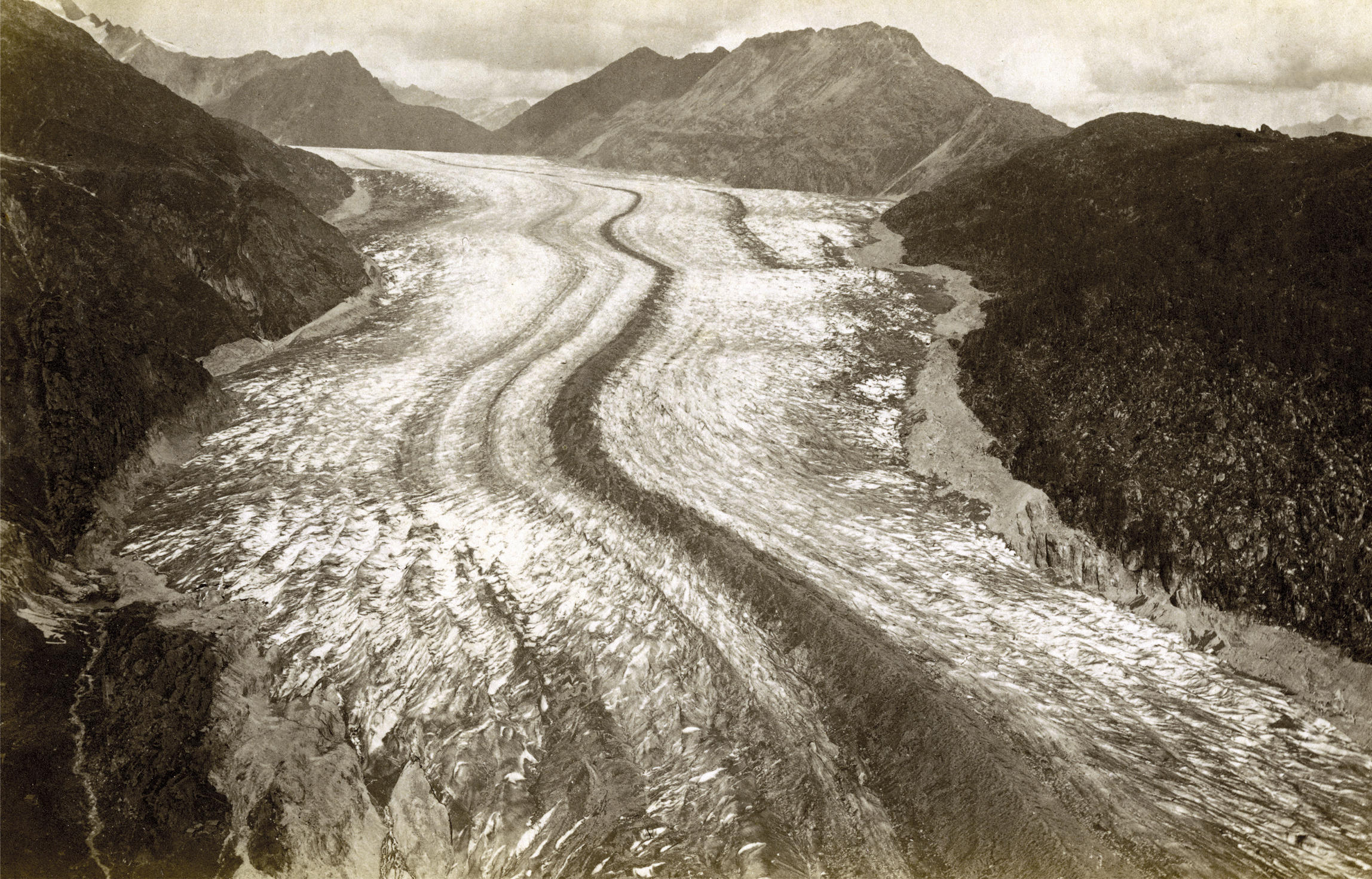 Archive picture of the glacier