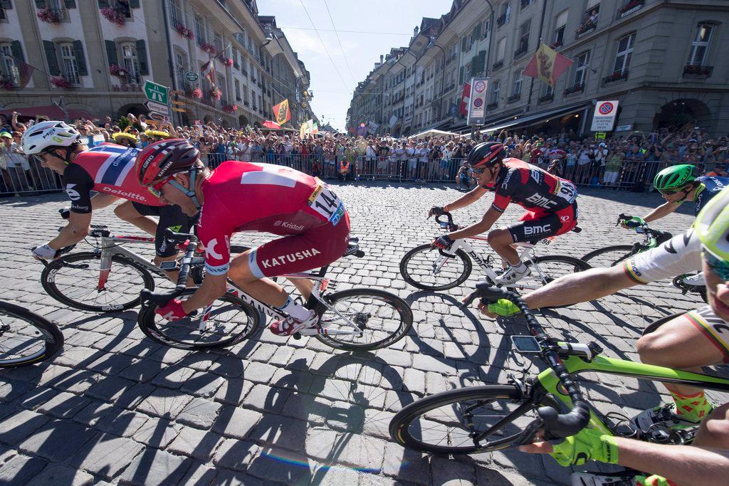 The pack took in the Nydeggstalden hill in Bern's old town as the city turned out to watch