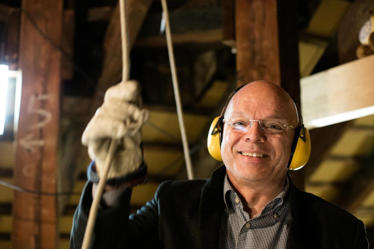 Swiss Bell Ringer Zurich’s last bell ringer - SWI swissinfo.ch