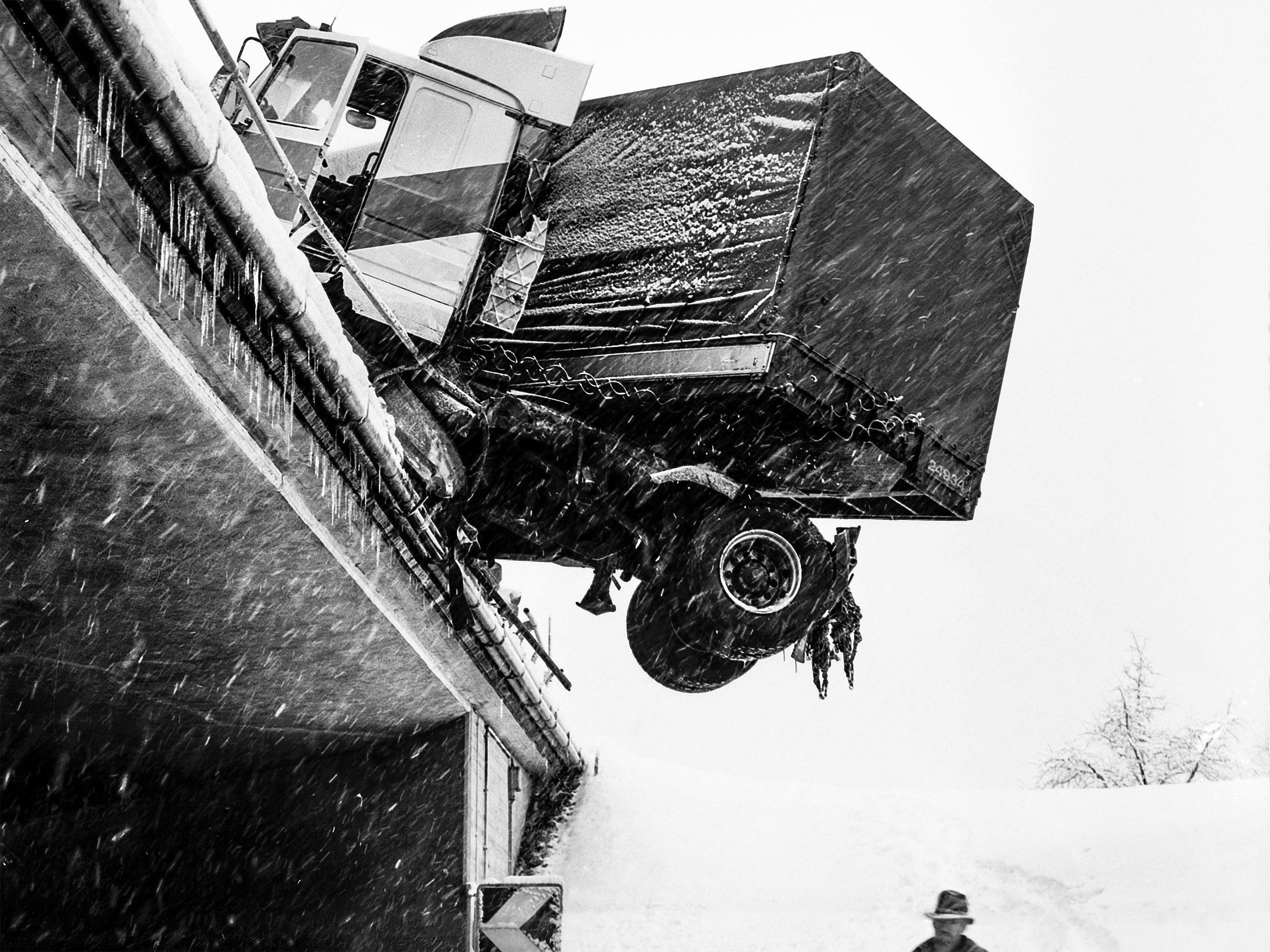 Unfall auf Brücke