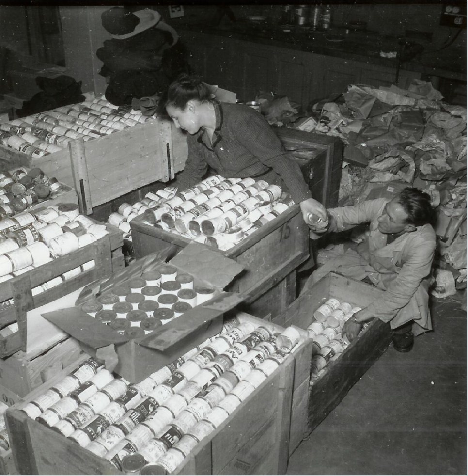 Boîtes de conserve pour les inondés de la Moselle en 1948.