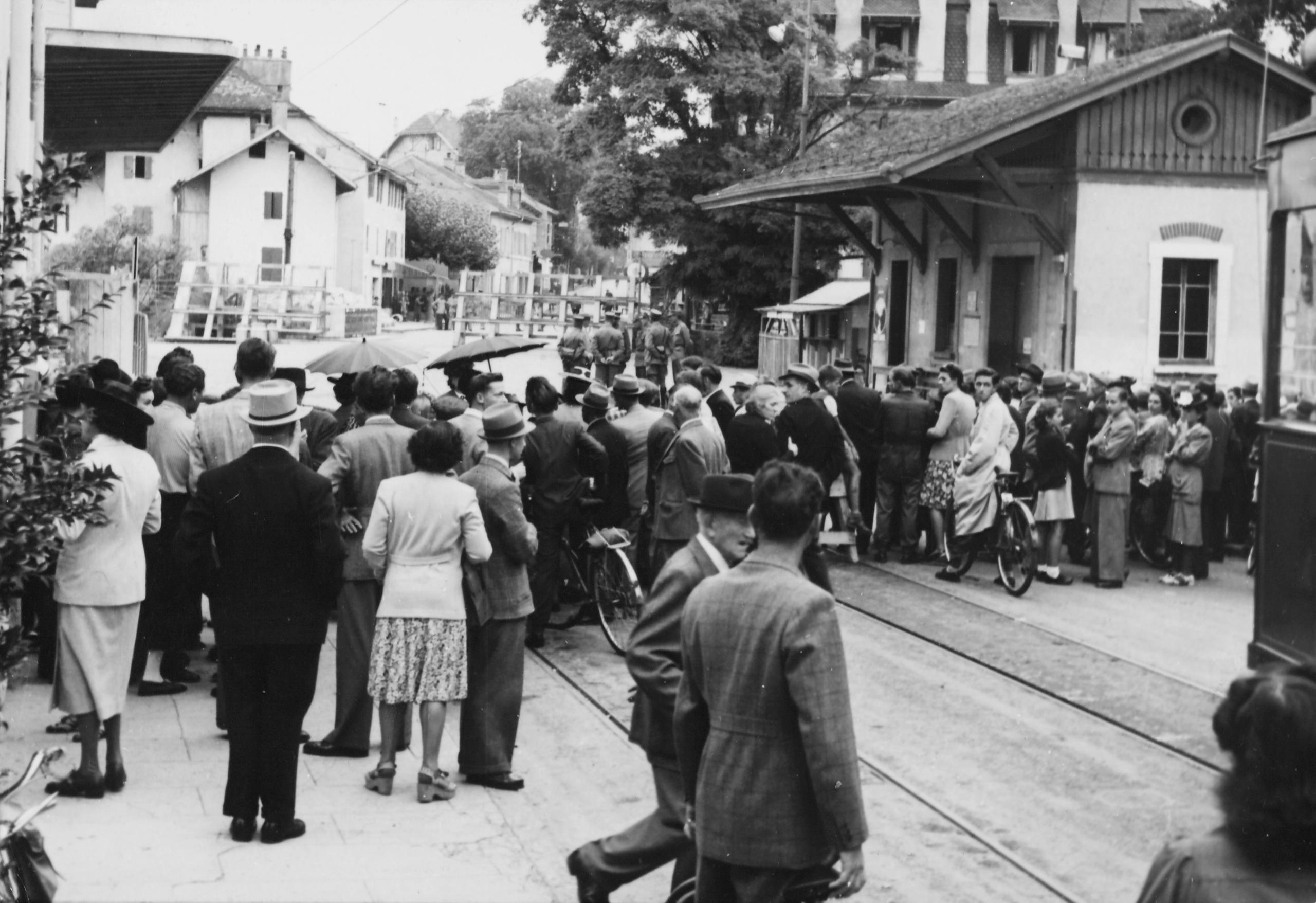 Ufficialmente, dal 1942 le frontiere svizzere erano chiuse, come qui a Moillesulaz nel canton GInevra (1943).