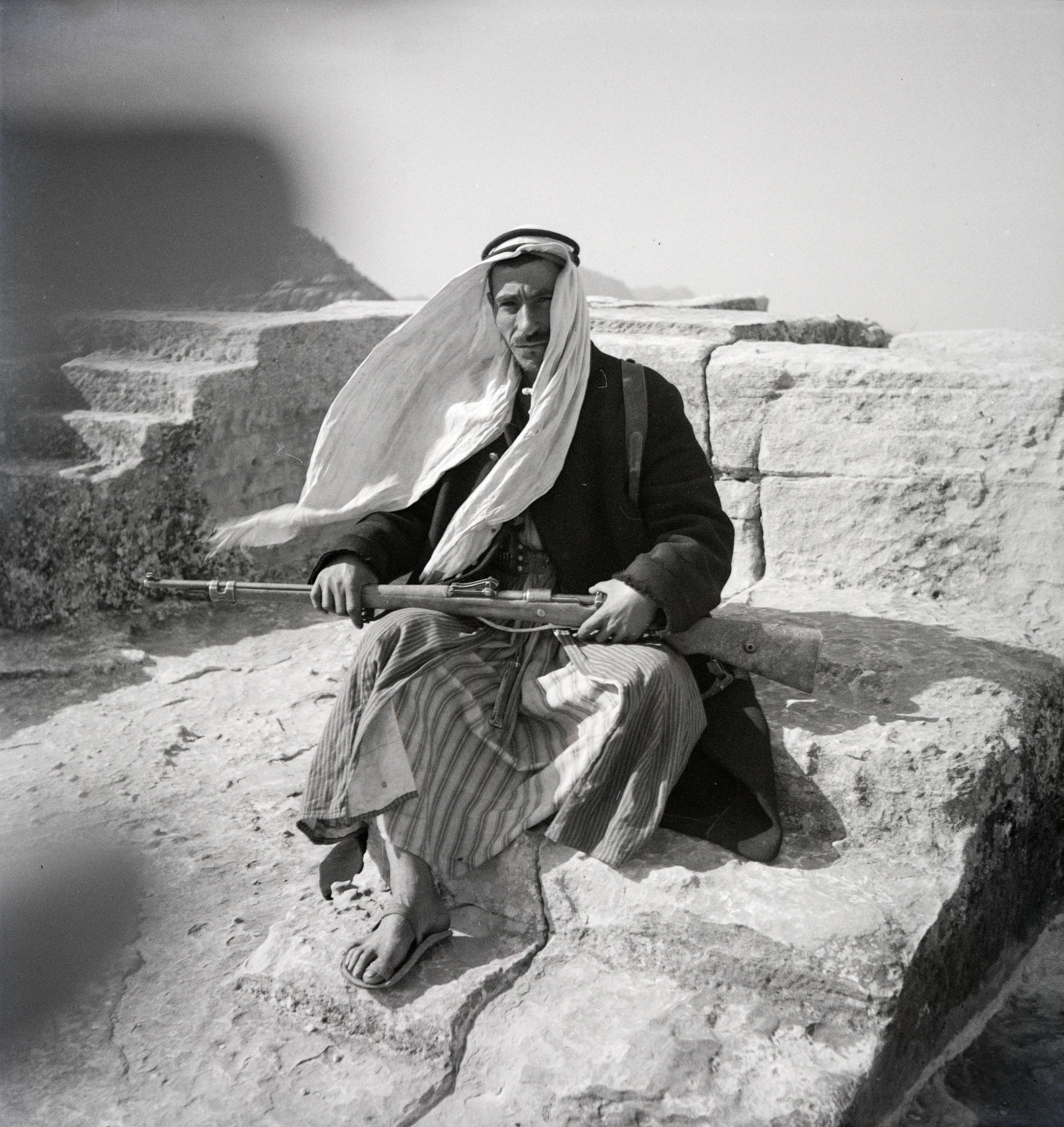 زعيم بدوي في مدينة بترا الأثرية بالأردن، 1934.