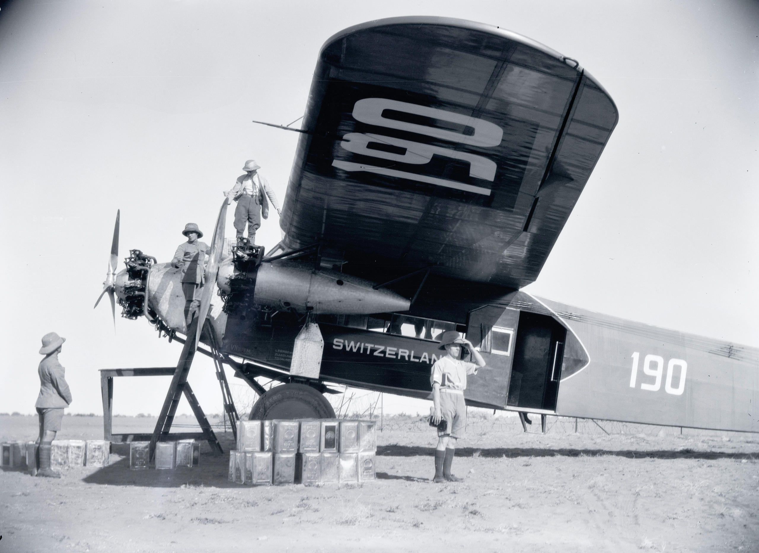 Un velivolo a terra a Mongalla, in SUdan, 1930