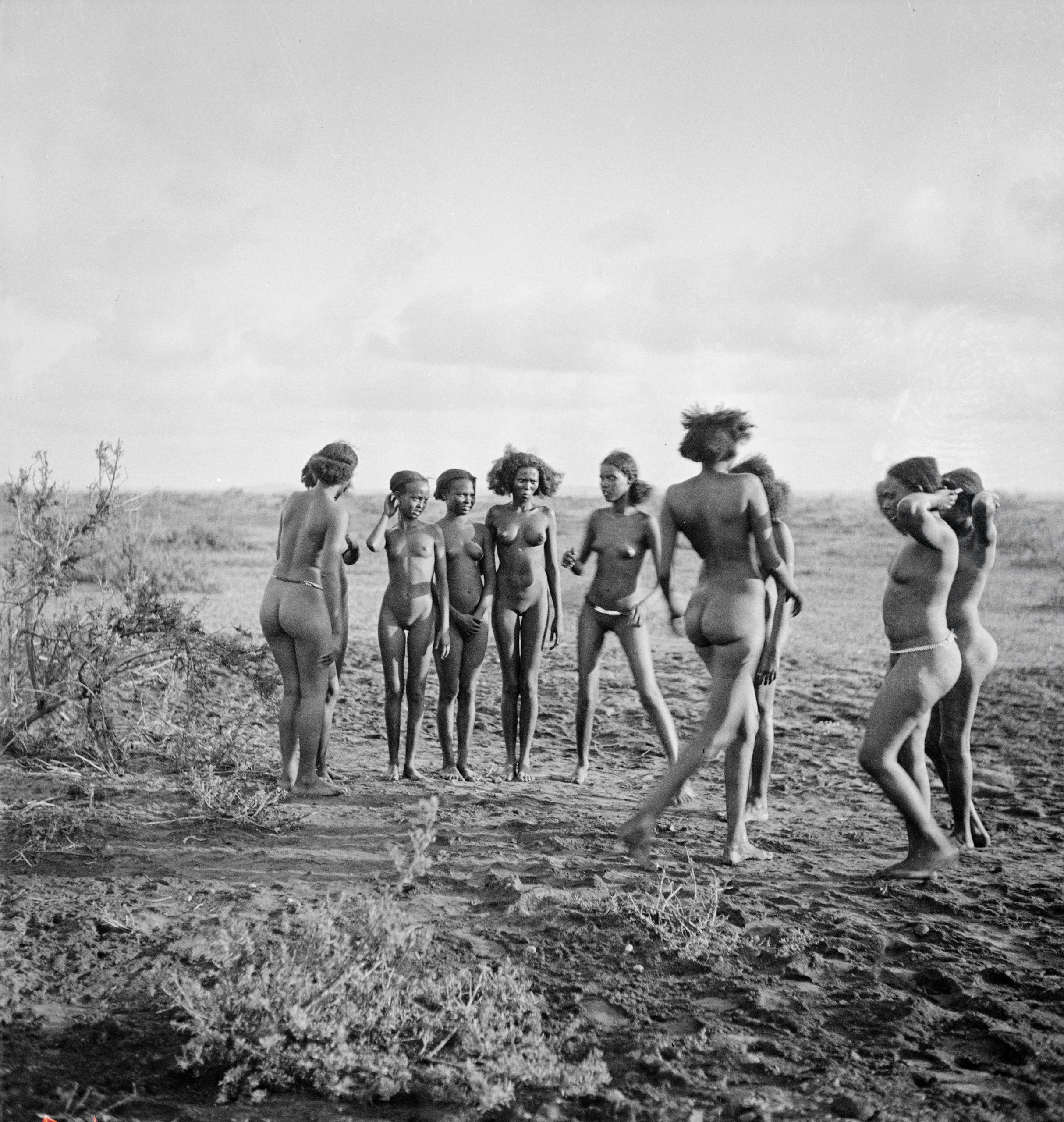 Женщины племени афар на северо-востоке Абиссинии, 1934 год. 