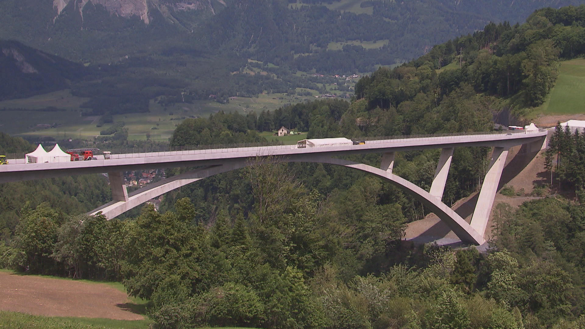 wide shot of Tamina bridge