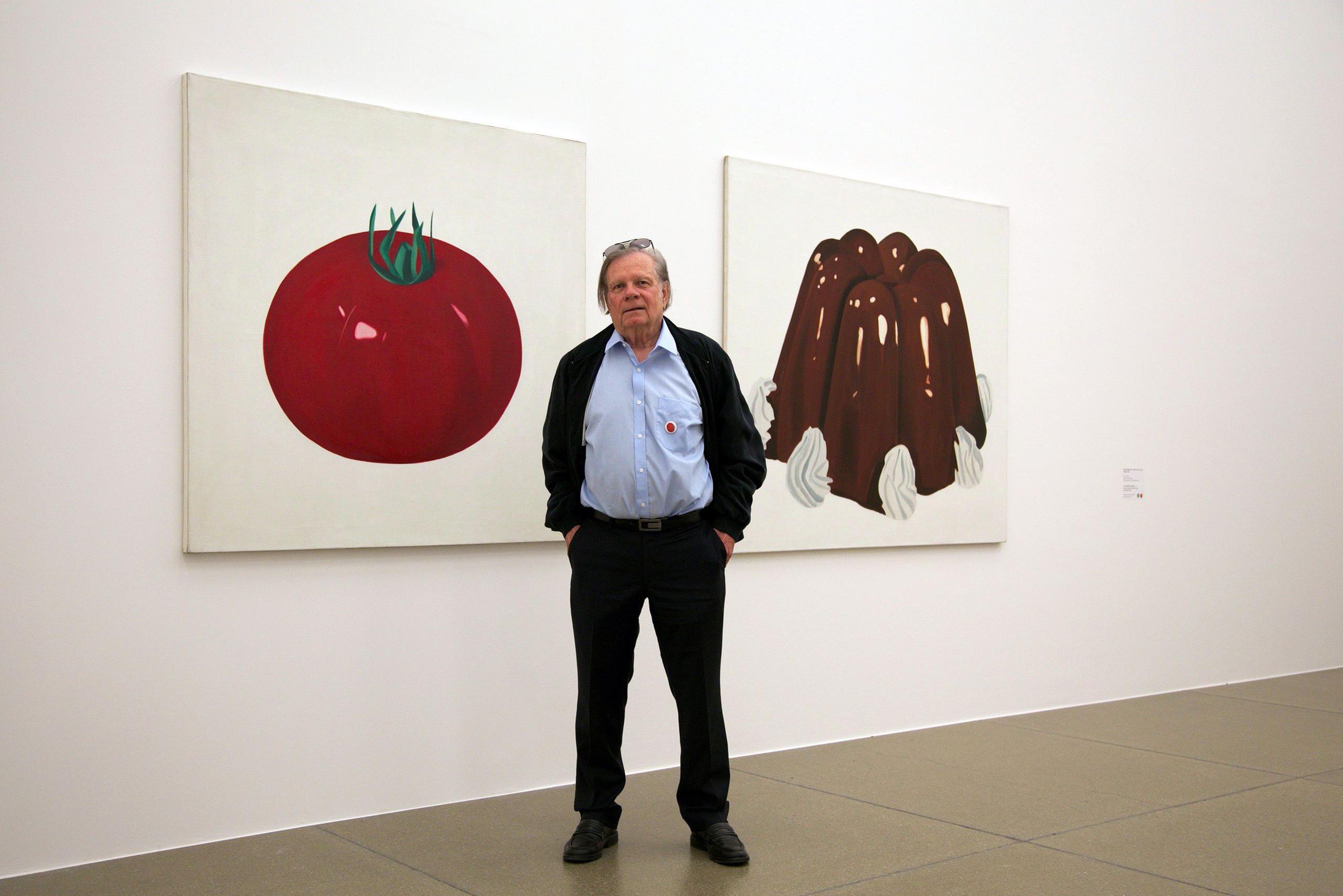 Before the tyres: everyday objects, a tomato and jelly by Peter Stämpfli