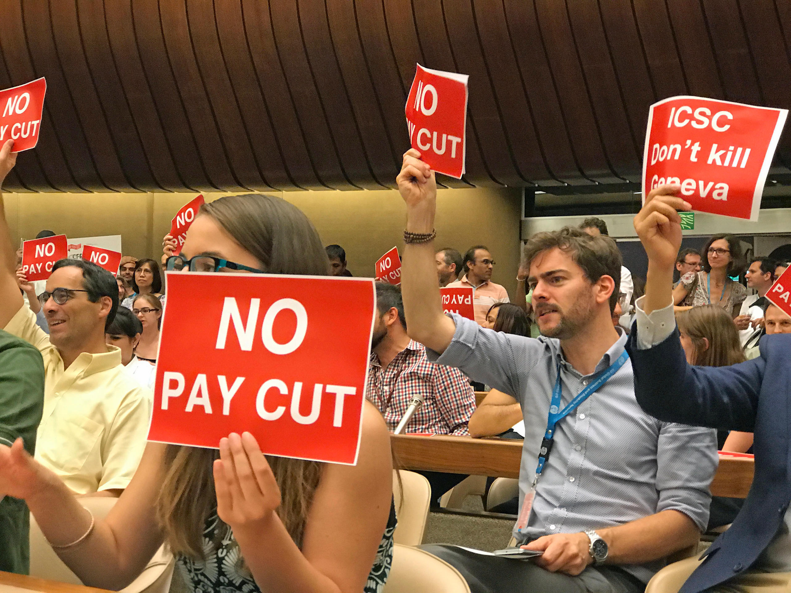 Around 600 angry UN staff protest against pay cut plans
