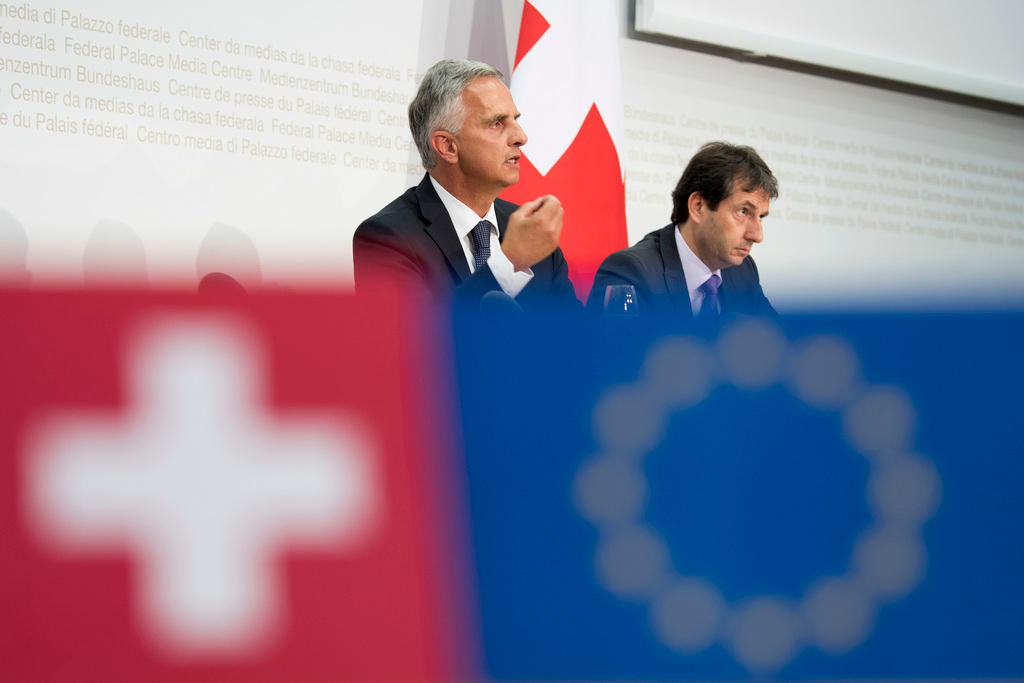Foreign Minister Burkhalter (left), cabinet spokesman Simonazzi