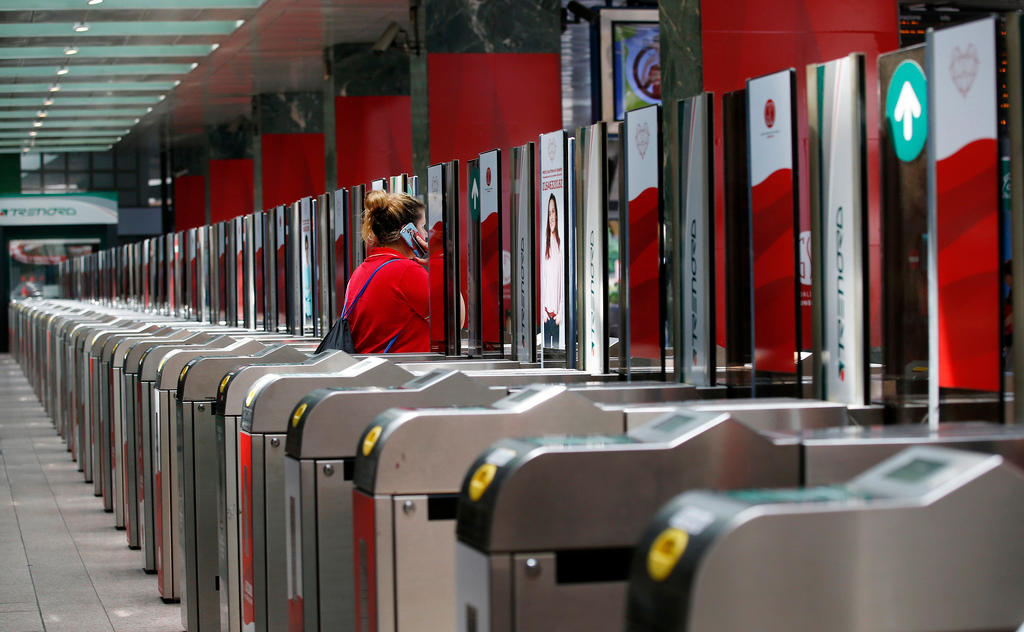 Immagine di una stazione della metropolitana di Milano, scattata durante lo sciopero del 16 giugno 2017.