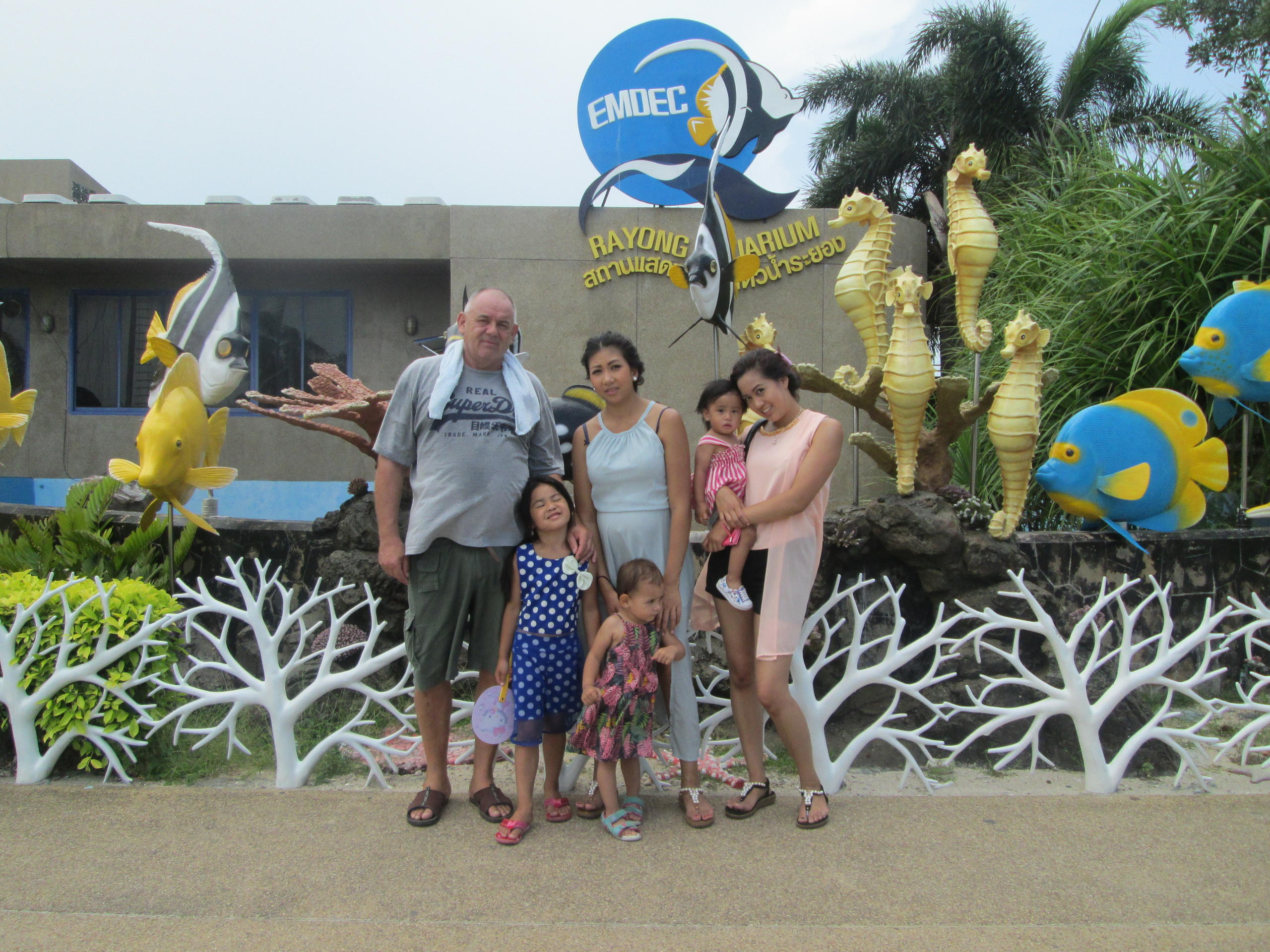 René Wittwer with his daughters and grandchildren in the aquarium at Rayong