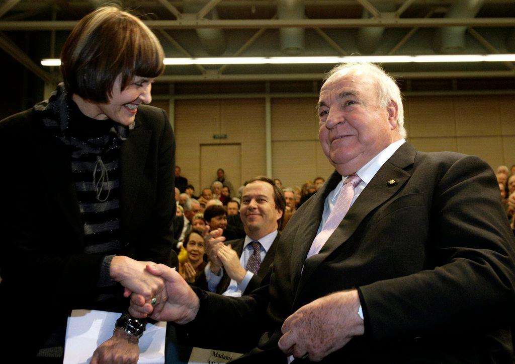 Helmut Kohl shakes hands with Swiss President Micheline Calmy-Rey