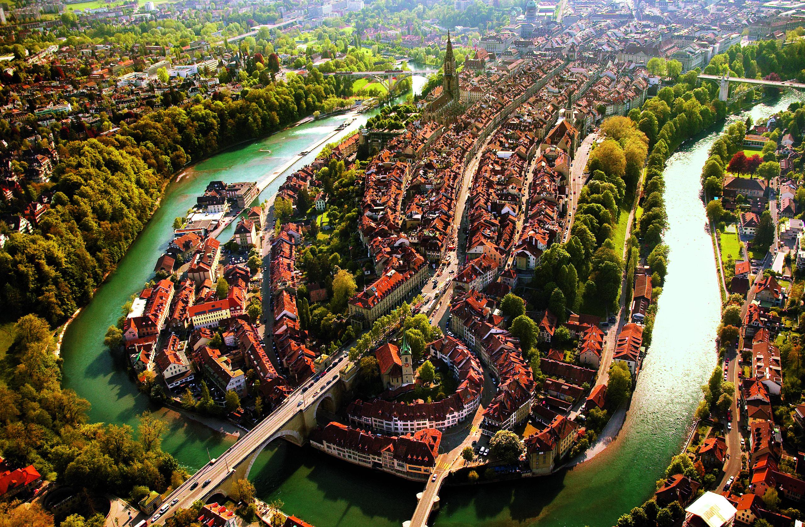 البلدة القديمة في العاصمة السويسرية برن