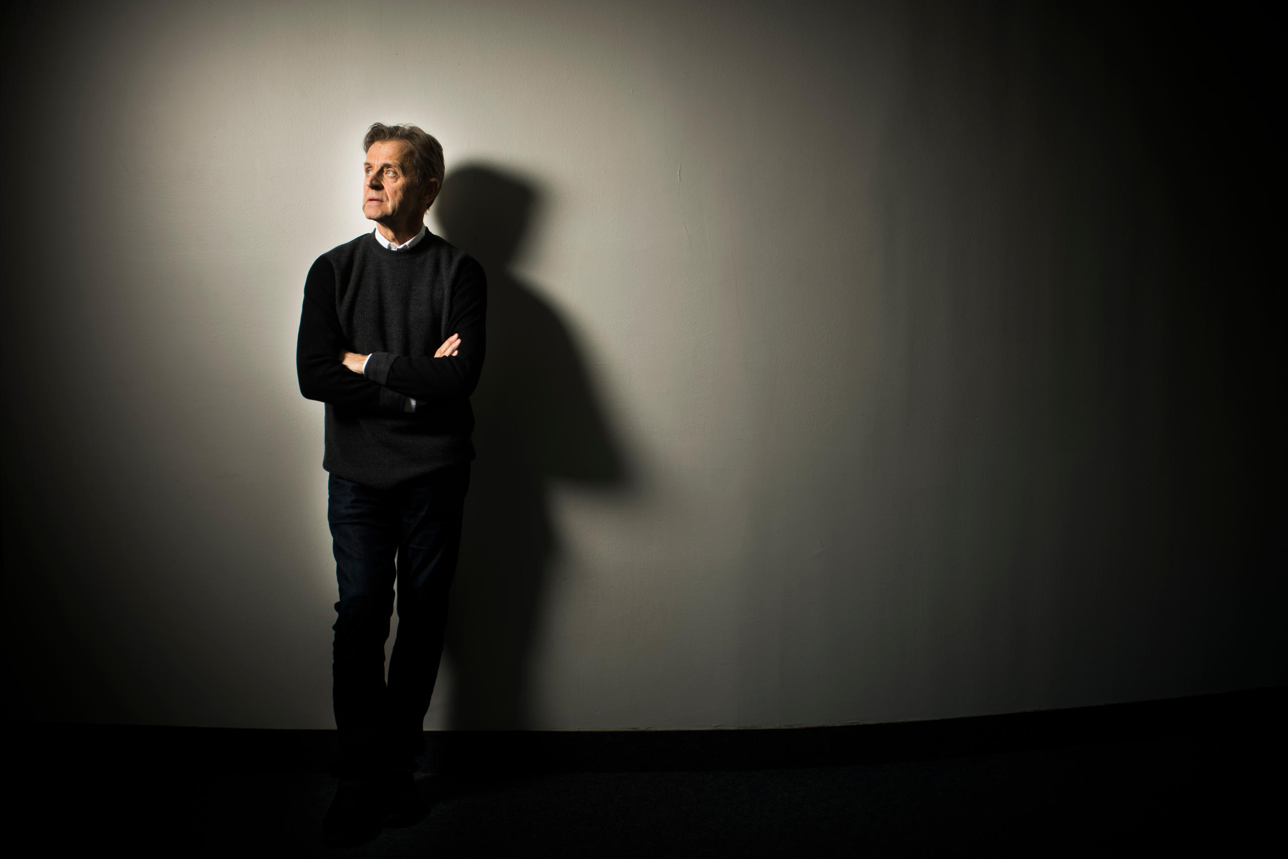 В спектакле время, внешний и внутренние миры упаковывались в пространство.