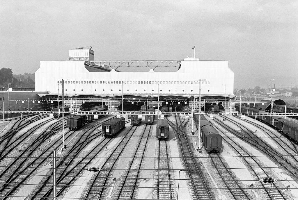 Der Postbahnhof Muelligen, Kanton Zürich, 1989.