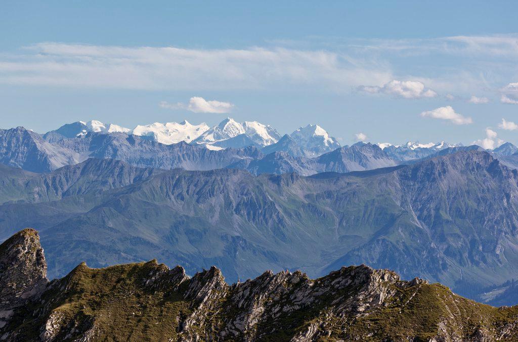 Вид на хребет с вершинами Пиц Палю (Piz Palue), Беллависта (Bellavista), Пиц Бернина (Piz Bernina), Пиц Скерскен (Piz Scerscen)