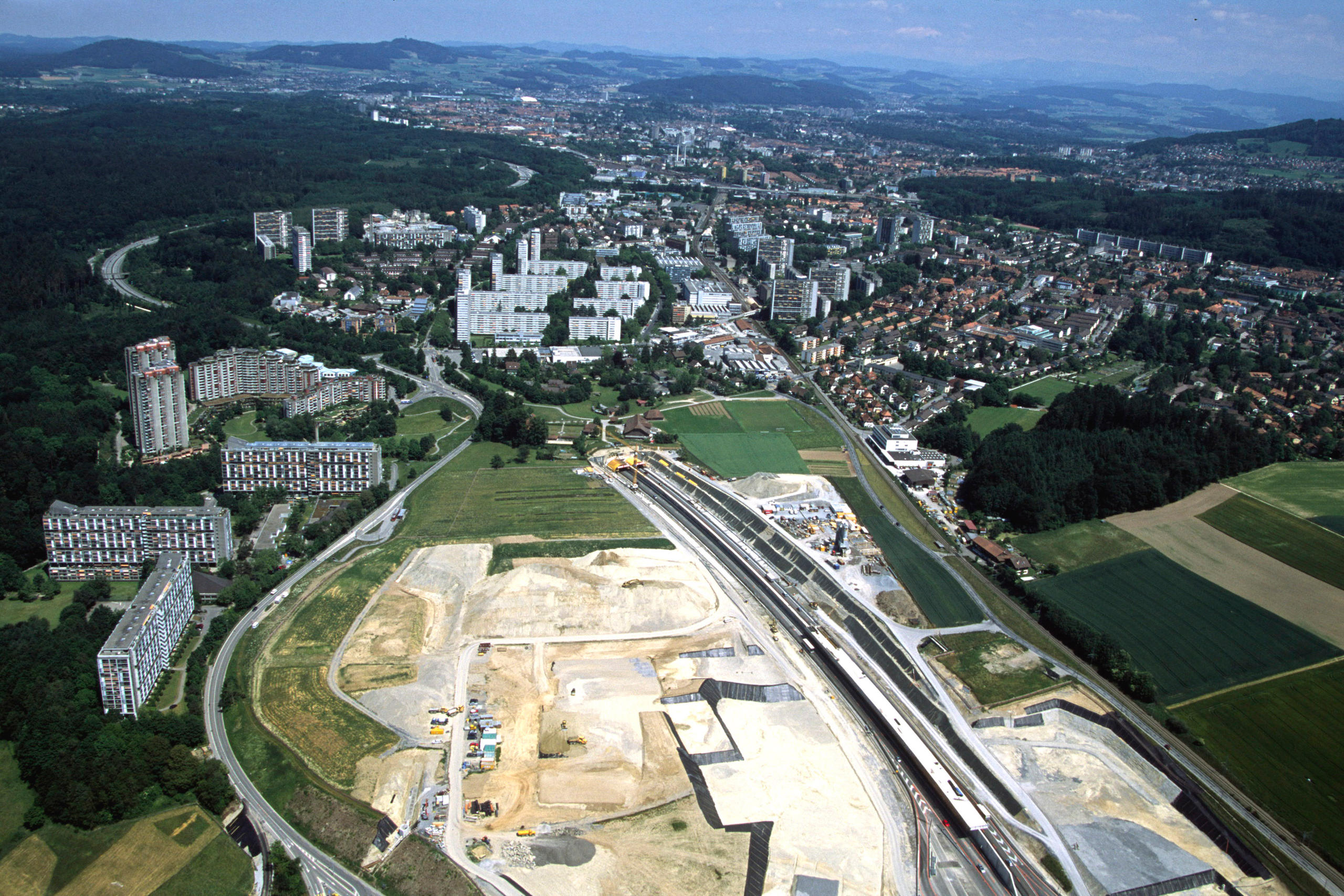 Die Baustelle des Westsides Bern Brünnen von oben im Jahr 2005