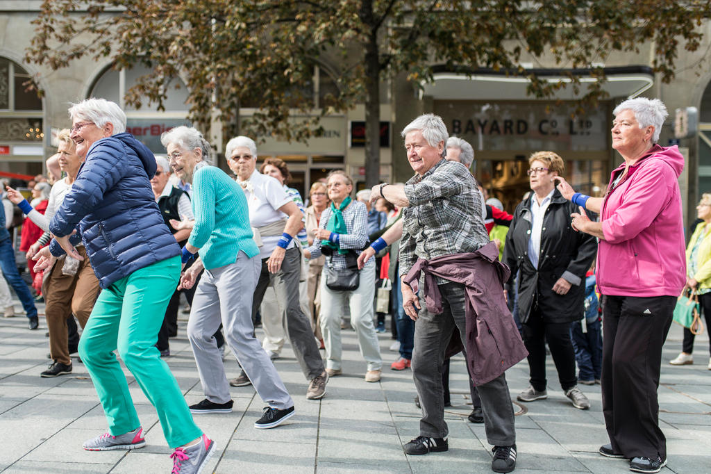 Seniors do a dance flash mob