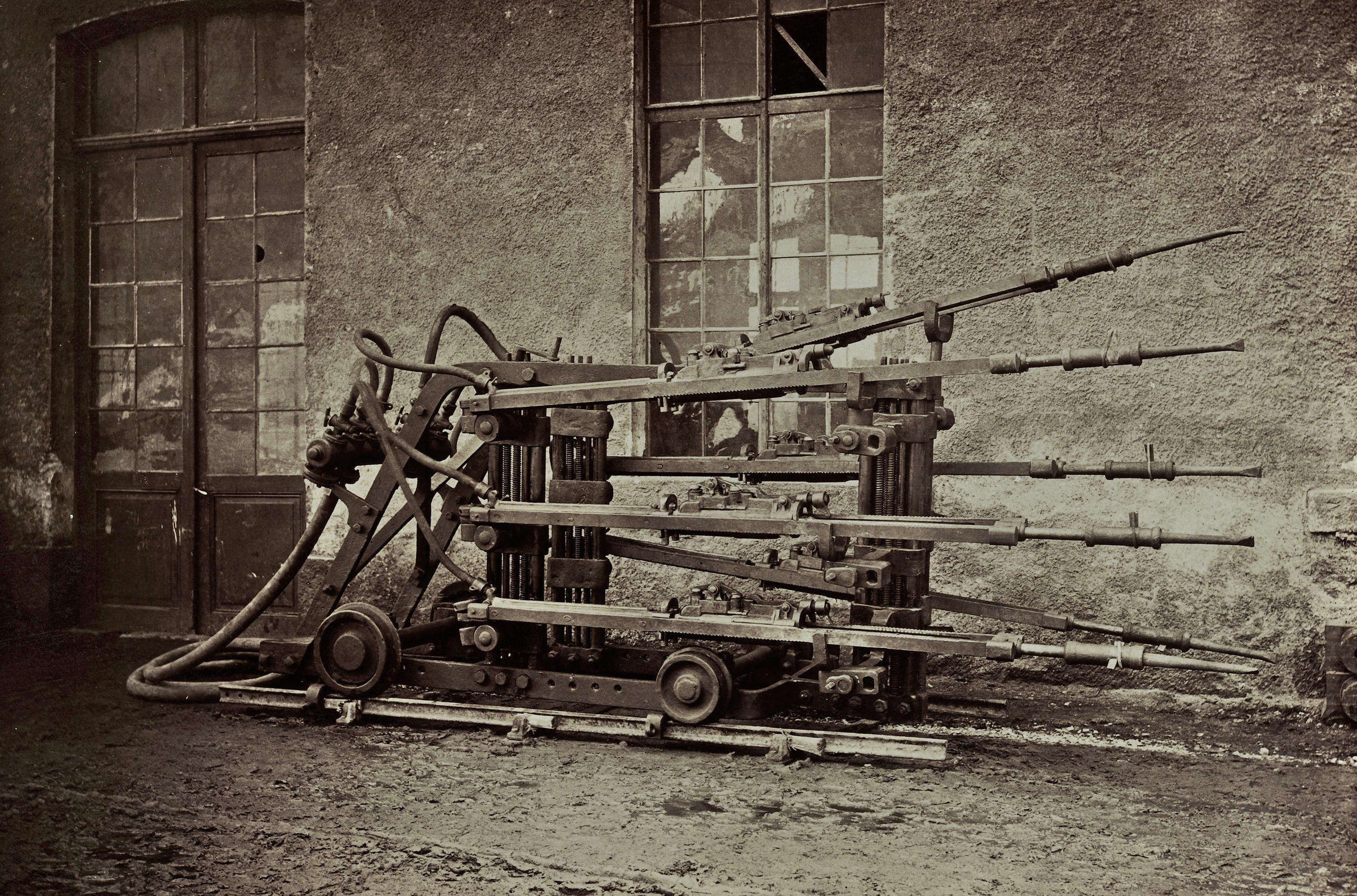 Bohrmaschine, welche für den Gotthard-Tunnelbau verwendet wurde, um 1872-1882