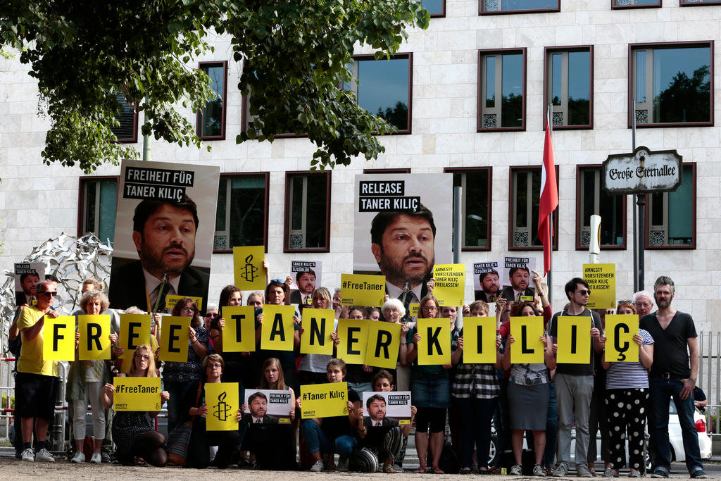 Amnesty International in Deutschland protests Taner Kilic s arrest