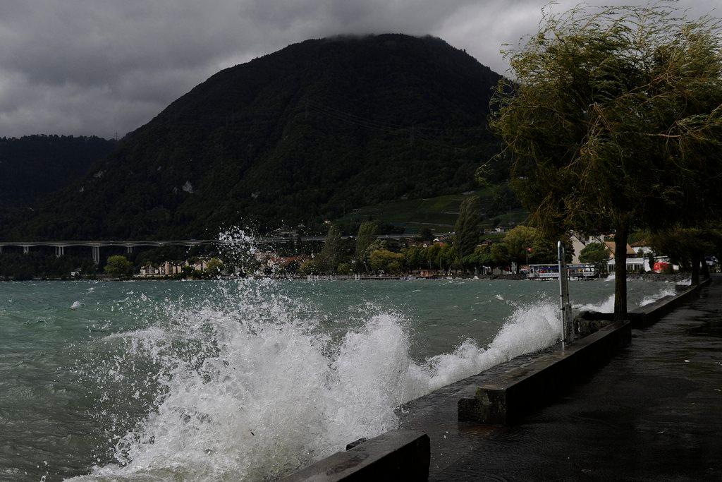 Waves hit the side of Lake Geneva